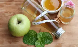 Pomme verte, miel, menthe et vinaigre de cidre : des ingrédients naturels pour comment soigner les nerfs.