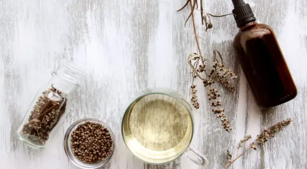 Infusion de gattilier, graines et teinture mère. Attention au gattilier danger, à utiliser avec précaution.