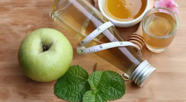Pomme verte, miel, menthe et vinaigre de cidre : des ingrédients naturels pour comment soigner les nerfs.