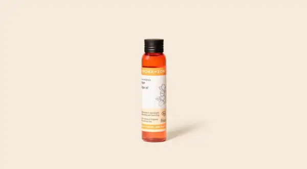 Flacon d'huile d'argan Aroma-Zone. Bien que rare, des effets secondaires comme des réactions allergiques peuvent survenir.