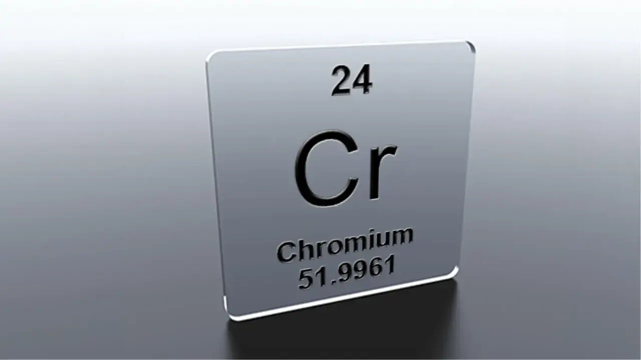 Plaque d'élément chimique du chrome (Cr), numéro atomique 24. Le chrome peut avoir des effets secondaires s'il est mal utilisé.