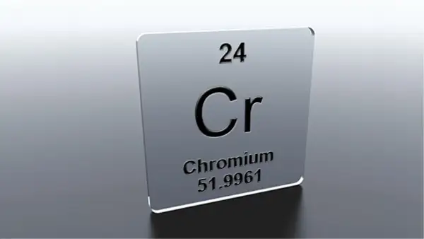 Plaque d'élément chimique du chrome (Cr), numéro atomique 24. Le chrome peut avoir des effets secondaires s'il est mal utilisé.