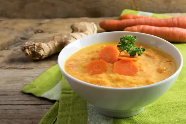 Soupe de carottes et gingembre. Attention, un aliment qui donne la diarrhée si consommé en excès !