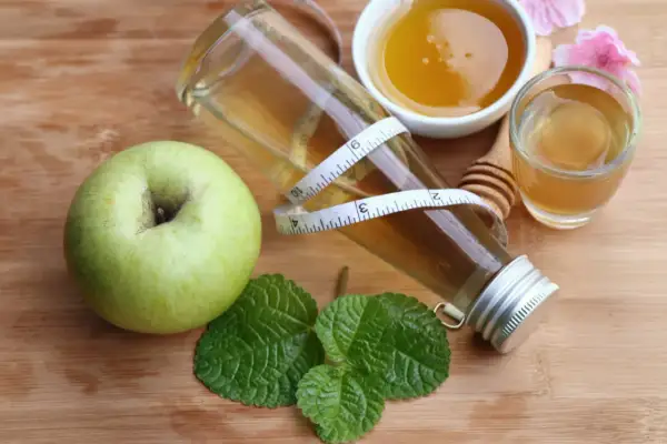 Pomme verte, miel, menthe et vinaigre de cidre : des ingrédients naturels pour comment soigner les nerfs.